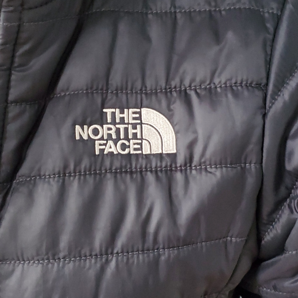 The North Face Navy Puffer Jacket - Picture 4 of 16